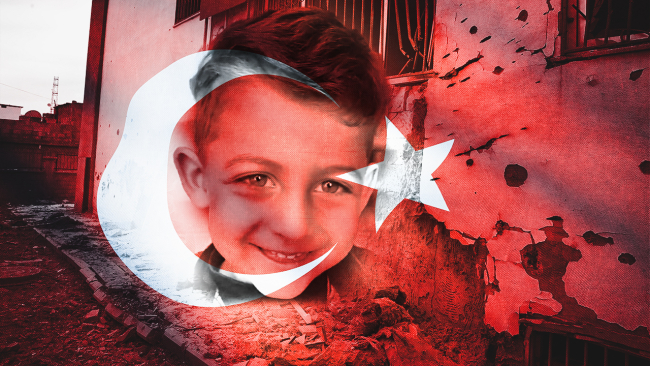 5 yaşındaki Hasan Karataş evlerinde oynarken teröristlerin attığı roketlerin hedefi oldu. 